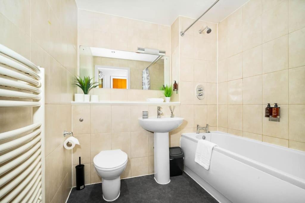 Funky Arcadian Centre Apartment By Azura Nights Birmingham Exterior photo